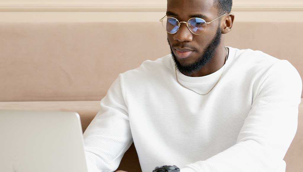 Man leaving an online review 